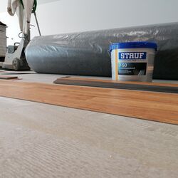 H-plus Carré à Herdorf - Planchers durables pour un parc commercial spécialisé