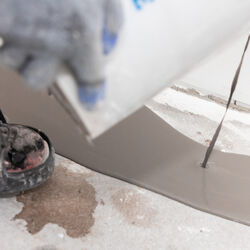 Verklebung von Designbelag im Berliner Karreebau