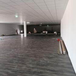 H-plus Carré à Herdorf - Planchers durables pour un parc commercial spécialisé